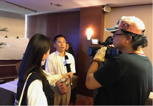 山东举行首届现代影视文化发展与j9九游会登陆的文化融合模式研讨会685.png